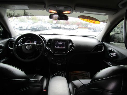 Used 2019 Jeep Cherokee Latitude Plus image 23