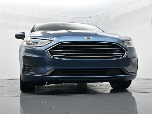 Used 2019 Ford Fusion SE image 32