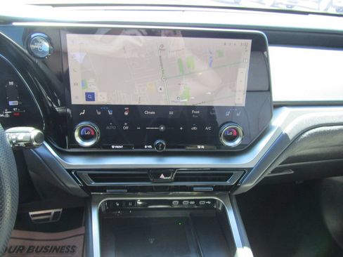 Used 2025 Lexus TX 500h AWD w/ Technology Package image 17
