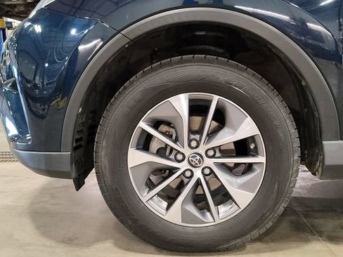 Used 2018 Toyota RAV4 XLE AWD/4WD image 15