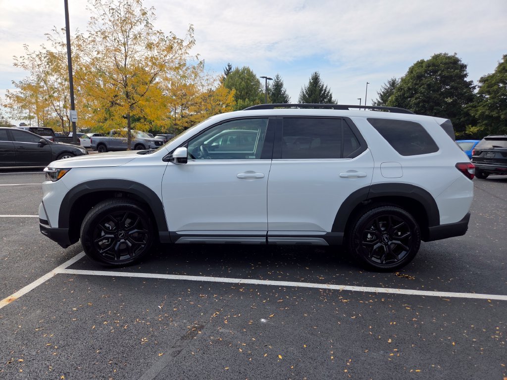 Certified 2025 Honda Pilot Touring image 24