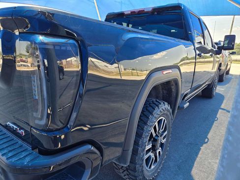 Used 2023 GMC Sierra 2500 AT4 w/ AT4 Preferred Package AWD/4WD image 4