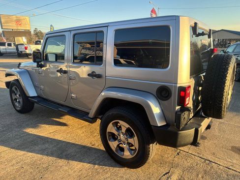 Used 2017 Jeep Wrangler Unlimited Sahara image 13