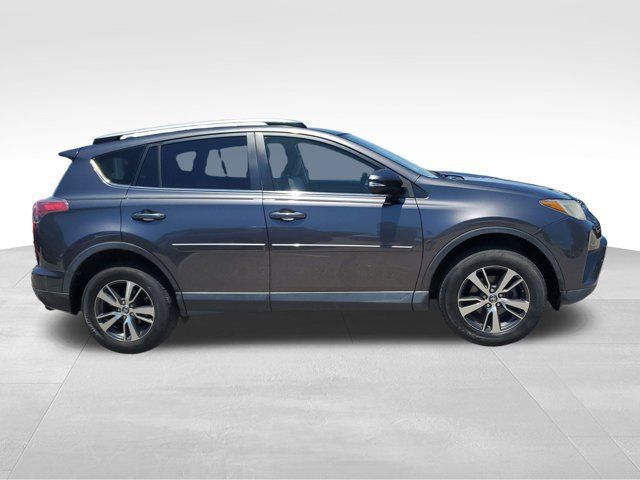 Used 2018 Toyota RAV4 XLE AWD/4WD image 3
