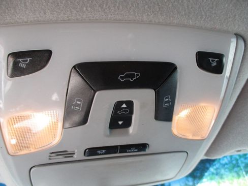 Used 2013 Toyota Sienna SE image 18