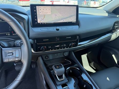Used 2026 Nissan Rogue SL FWD image 20