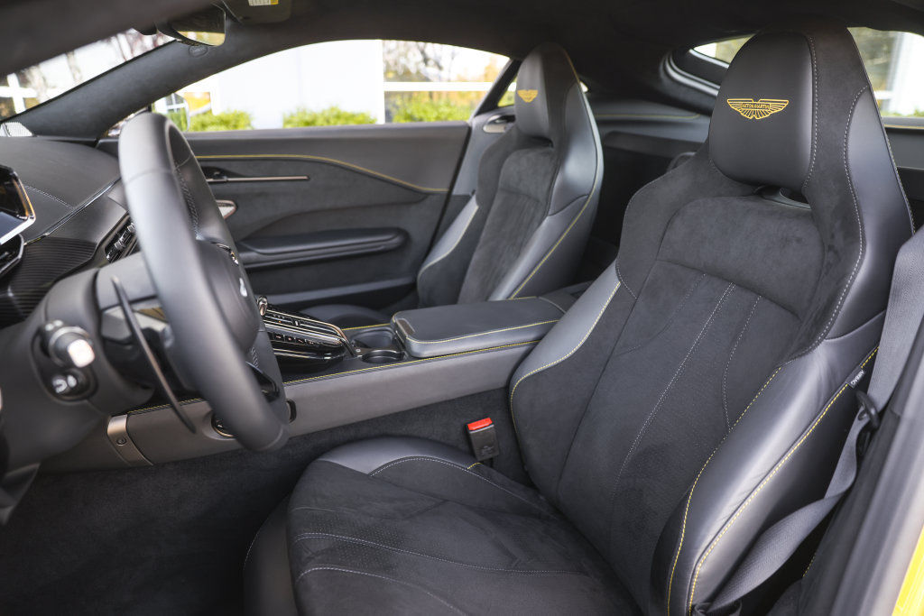Used 2025 Aston Martin V8 Vantage Coupe RWD image 28