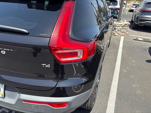 Used 2021 Volvo XC40 T4 R-Design w/ Advanced Package FWD image 5