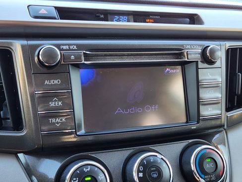 Used 2013 Toyota RAV4 LE image 18