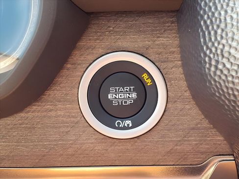 New 2025 RAM 1500 Limited image 17