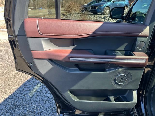 Used 2024 Ford Expedition Limited AWD/4WD image 28