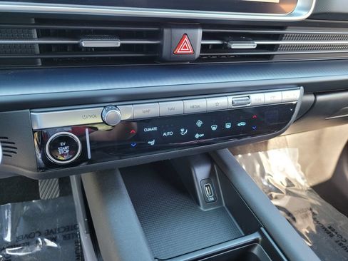 Used 2024 Hyundai Ioniq 6 SE RWD image 20