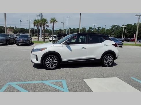 Used 2024 Nissan Kicks SR image 26