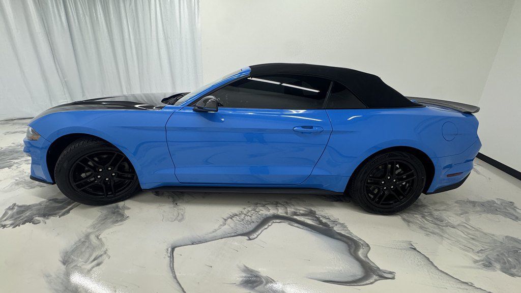 Used 2022 Ford Mustang Premium RWD image 6