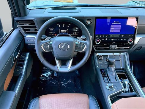 Used 2024 Lexus GX 550 w/ Accessory Package (2T) AWD/4WD image 10