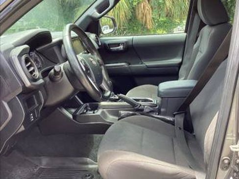 Used 2016 Toyota Tacoma TRD Off-Road AWD/4WD image 7