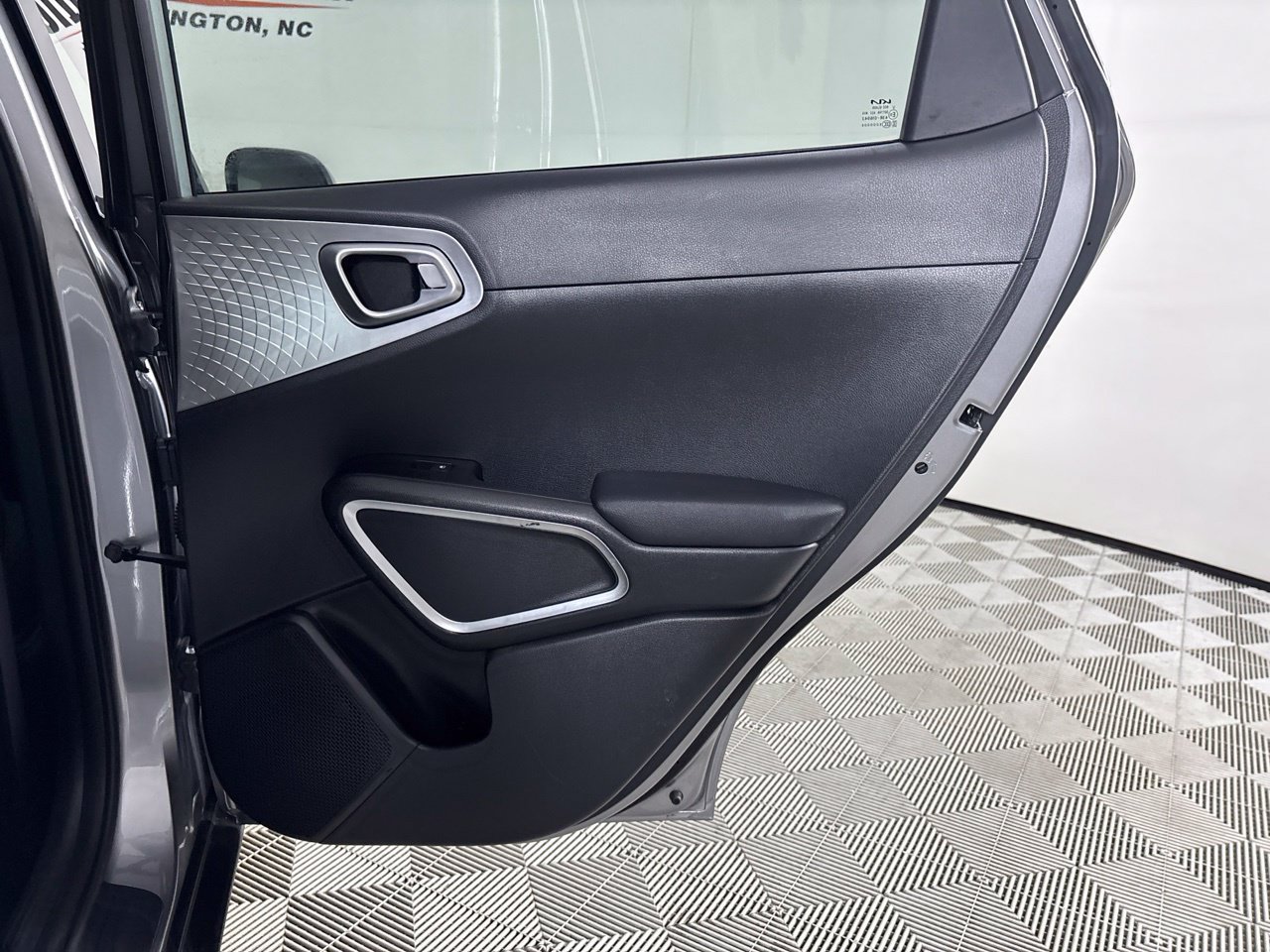 Used 2025 Kia Soul LX w/ LX Technology Package FWD image 26