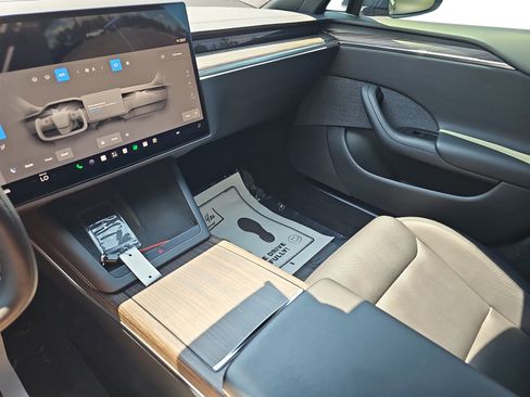 Used 2022 Tesla Model S AWD/4WD image 22