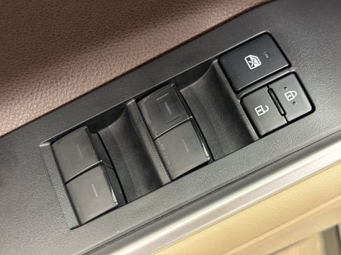 Used 2020 Toyota Highlander XLE AWD/4WD image 25