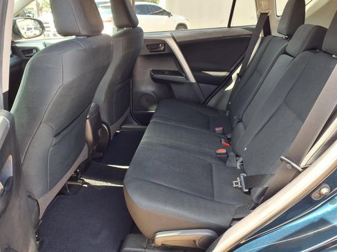 Used 2018 Toyota RAV4 LE FWD image 11