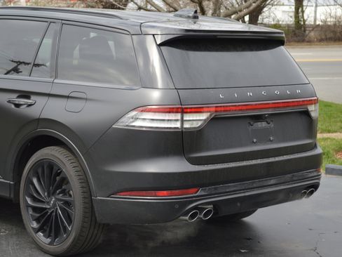 Used 2025 Lincoln Aviator Reserve w/ Jet Appearance Package image 3