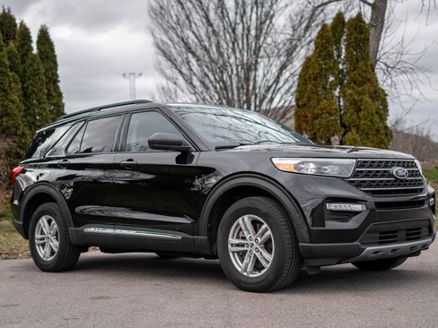 Used 2023 Ford Explorer XLT w/ Equipment Group 202A image 3