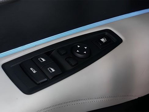 Used 2019 BMW i8 Roadster image 45