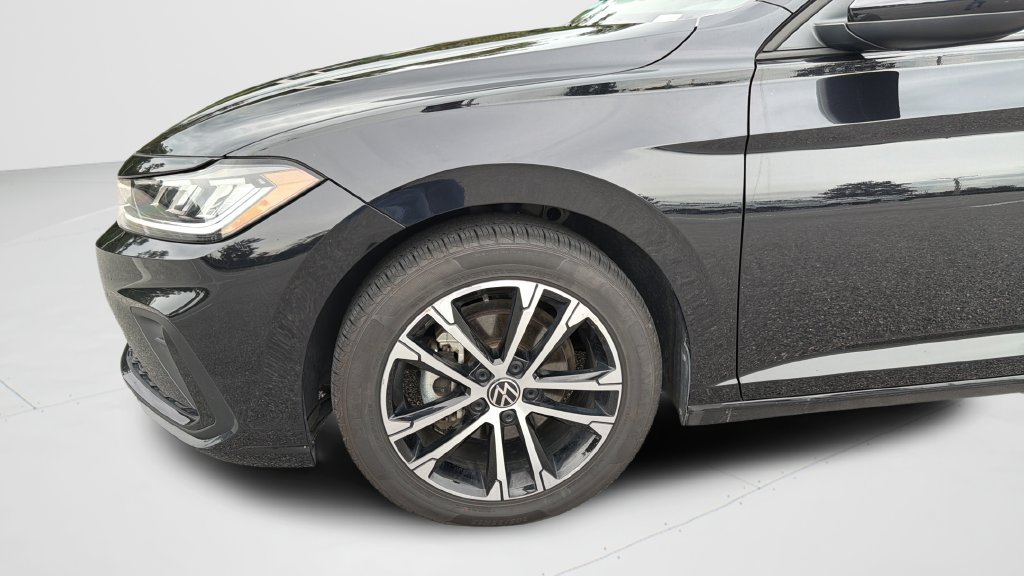 Certified 2025 Volkswagen Jetta Sport FWD image 34