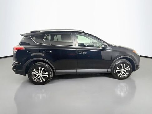 Certified 2018 Toyota RAV4 LE FWD image 8