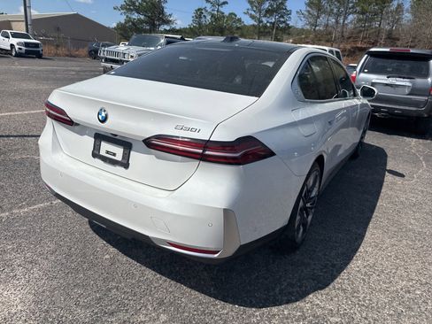 Used 2024 BMW 530i w/ Executive Package image 13
