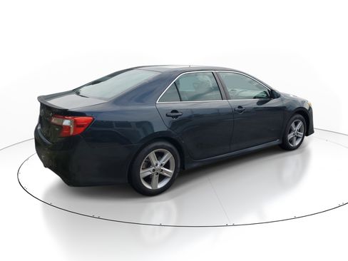 Used 2014 Toyota Camry SE FWD image 6