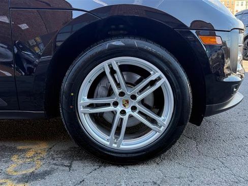 Used 2020 Porsche Macan w/ Premium Package Plus image 7