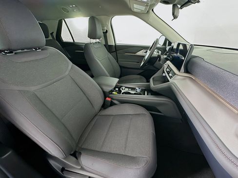 Used 2025 Ford Explorer Active image 33