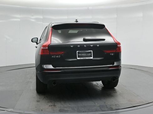 Used 2021 Volvo XC60 T5 Momentum w/ Premium Package image 29