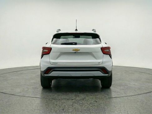 Used 2025 Chevrolet Trax LT w/ LT Convenience Package FWD image 7