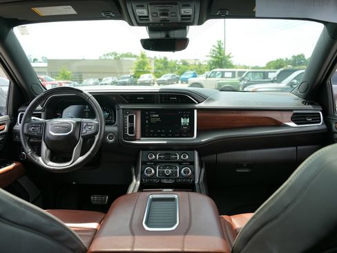 Used 2024 GMC Yukon Denali Ultimate AWD/4WD image 11