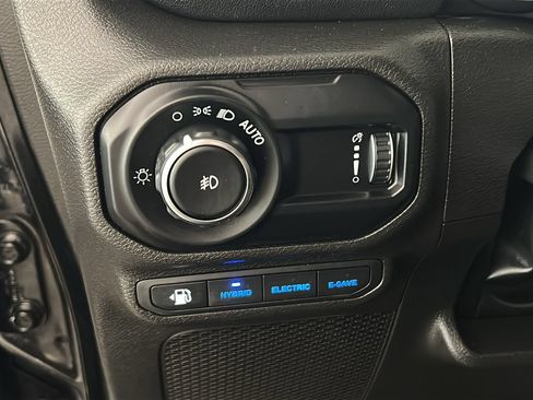Used 2023 Jeep Wrangler Unlimited Sahara w/ Cold Weather Group AWD/4WD image 23