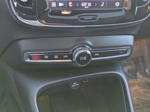 Certified 2023 Volvo C40 P8 Recharge Ultimate w/ Protection Package Premier image 21