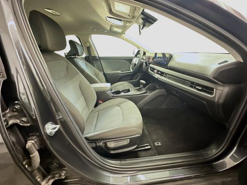 Used 2025 Kia K4 LXS image 31