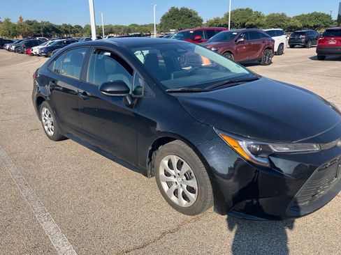 Used 2025 Toyota Corolla LE FWD image 3