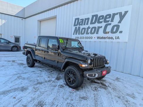 Used 2021 Jeep Gladiator Sport image 4