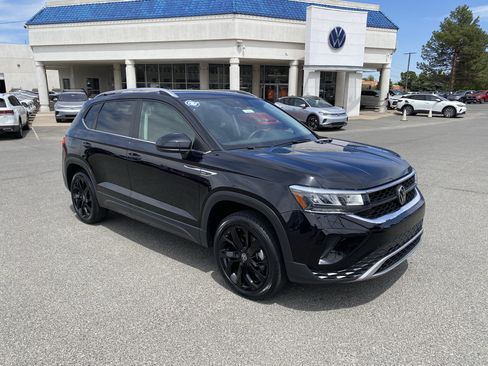 Certified 2023 Volkswagen Taos SE FWD image 2
