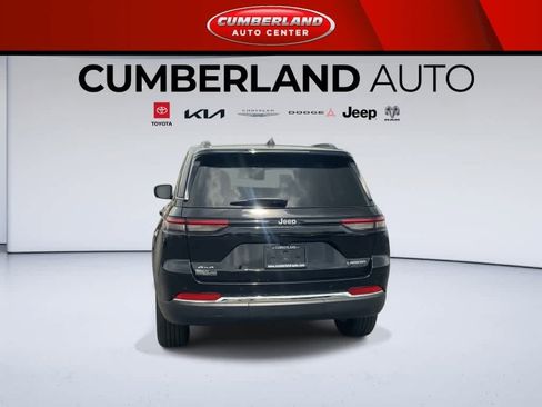 Used 2023 Jeep Grand Cherokee Laredo w/ Trailer Tow Prep Group (B) AWD/4WD image 7