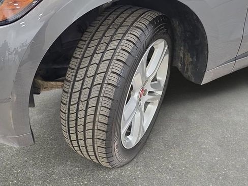 Used 2017 Jaguar F-PACE R-Sport image 27