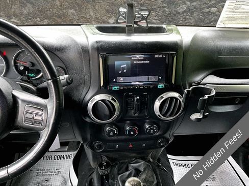 Used 2012 Jeep Wrangler Unlimited Rubicon w/ Connectivity Group AWD/4WD image 6