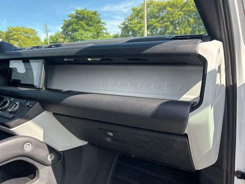 Used 2020 Land Rover Defender 110 HSE image 24