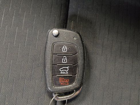 Used 2021 Hyundai Tucson SE image 32