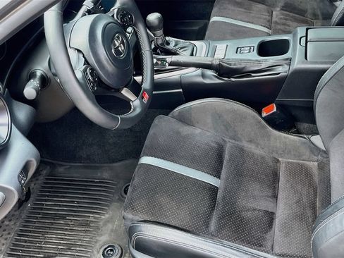Used 2025 Toyota GR86 Premium w/ ALL Weather Mat Package (TMS) RWD image 22