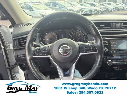 Used 2017 Nissan Rogue SV w/ SV Family Package FWD image 13