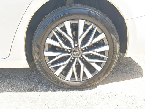 Used 2025 Nissan Altima 2.5 SV FWD image 30